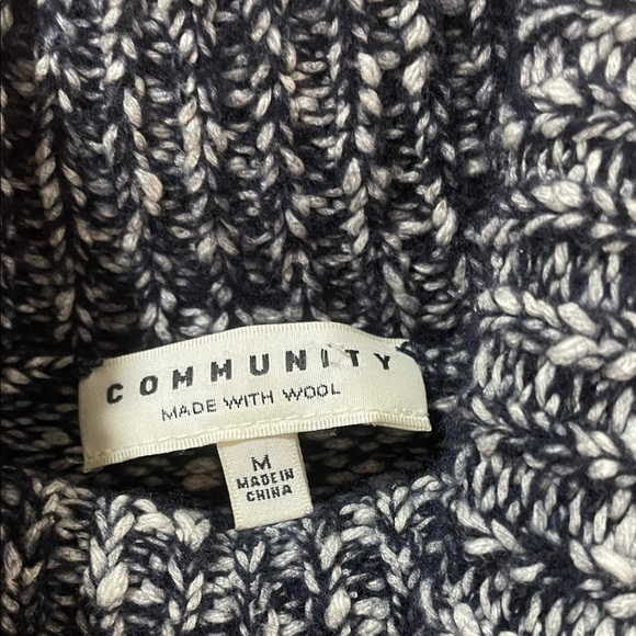 Aritzia Community Dark Navy & white Speckled Wool and cotton Turtleneck Sweater - Picture 3 of 16